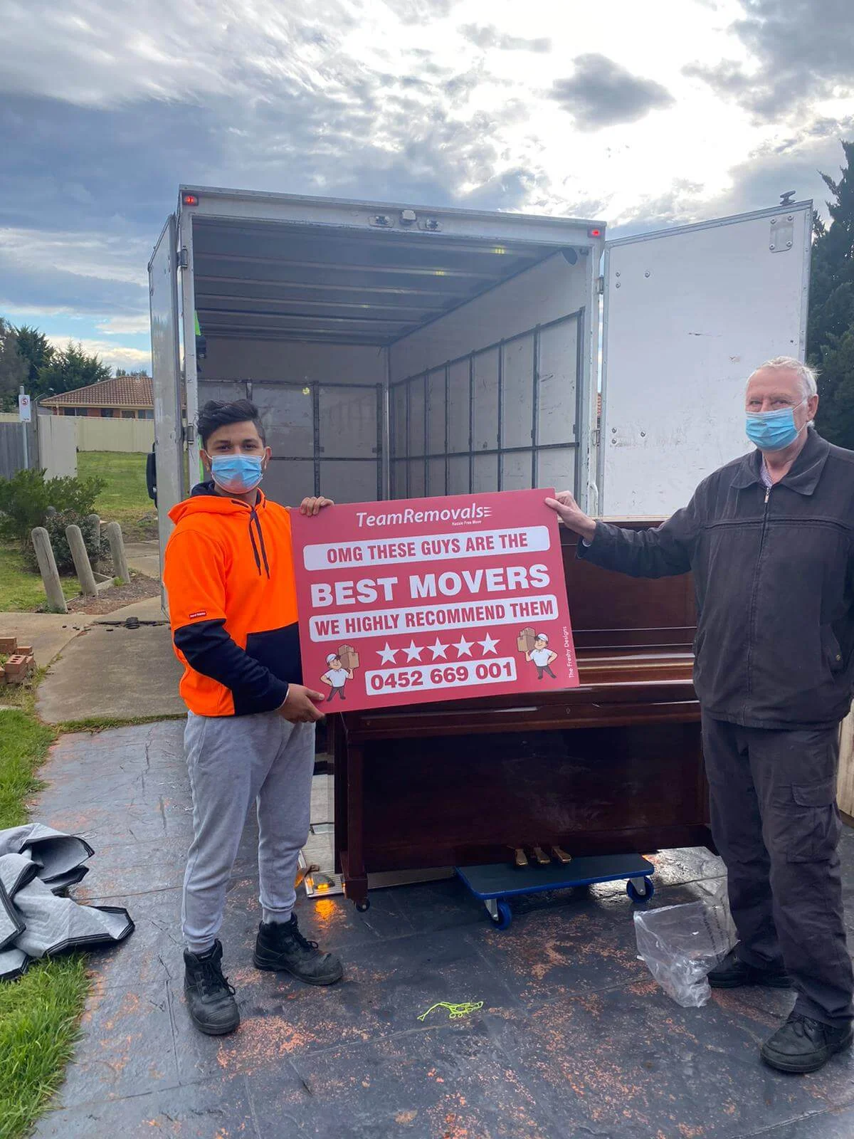 Customer Video Review Customer recommending Team Removals packing and moving services